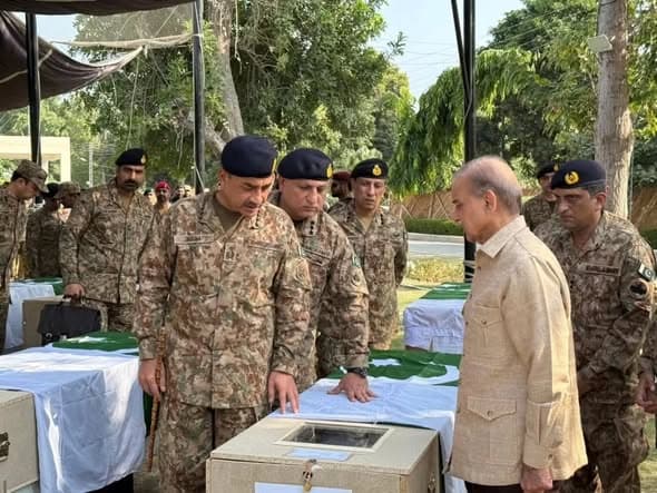 Pakistan Honors 12 Martyrs of South Waziristan Operation During Leadership Visit to Bannu